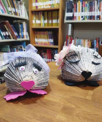 Oakalla Library Art Hour students studied the art of book folding on Jan. 4. The group recycled discarded books to make hedgehogs. Photos contributed/Oakalla Library