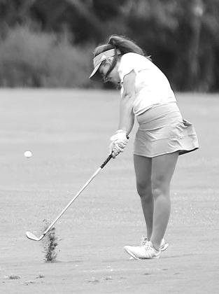 Lady Bulldog golfer Cambria Neenan pitches up onto the green on hole 18 during Burnet’s Fall Classic at Delaware Springs. Neenan finished with a round of 90. Photos by Wayne Craig/Clear Memories